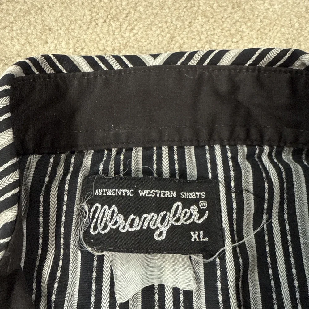 Vintage‎ Wrangler Authentic Western Shirt Mens XL Black Pearl Snap LS Striped